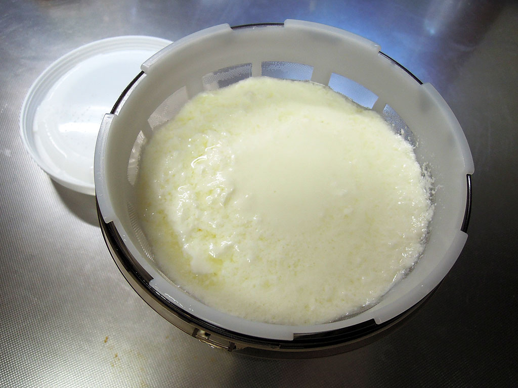 購入したクビンスのヨーグルト チーズメーカーで今度はカッテージチーズをつくり サラダなどに使い 分離したホエー 乳清 で水キムチをつくってみる デリシャスガーデン