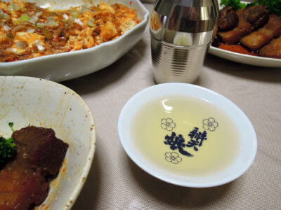 竹泉　幸の鳥　2013BYの熱燗で麻婆豆腐や豚ばら肉の煮込み　八角風味をいただく