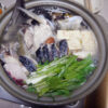 香川の地酒、悦凱陣 純米 オオセト 無濾過生 R3BYの熱燗でぼらの刺身、卵の煮つけ、ちり鍋をいただく