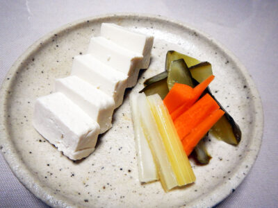 豆腐の塩麹漬けと自家製発酵ピクルス
