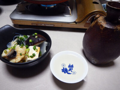 田中農場の純米吟醸・強力の熱燗でたなかげんげのちり鍋をいただく