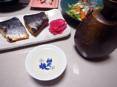 京の春・伊根町うらなぎの熱燗で自家製しめさばのマリネやしまぞいの塩焼き、さごしの酒粕漬けをいただく