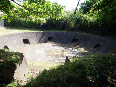 砲台山山頂の残る砲台跡
