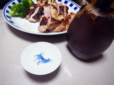 綿屋の雄町の上燗で鶏もも肉の塩麴ソテーをいただく
