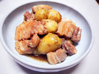 自家製甘酒を使った豚ばら肉とじゃがいもの煮もの