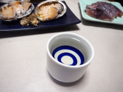 宗玄・雄町の常温であわびの刺身や自家製しめさばの炙りをいただく