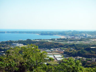 砲台山展望台から三浦半島先端や三浦海岸の風景