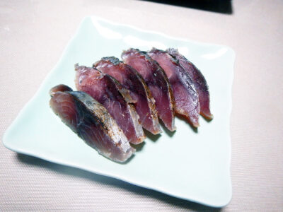 仕込んで瞬冷凍しておいたしめさばの炙り