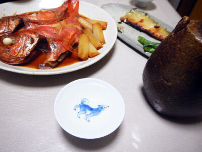 京の春・おべっさんの常温とぬる燗でさばの西京焼きや金目鯛の煮つけをいただく