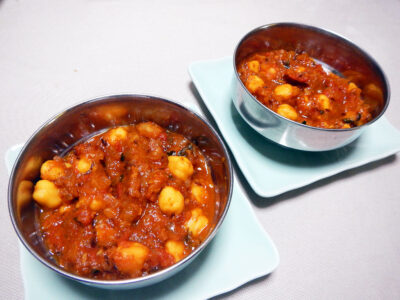 ミックススパイスやカスリメティを使ったチャナマサラ(チャナ豆のスパイスカレー)