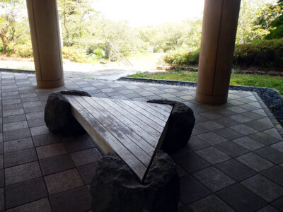 塚山公園、中央広場の休憩所