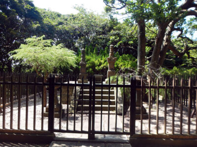 塚山公園、三浦按針夫妻墓碑